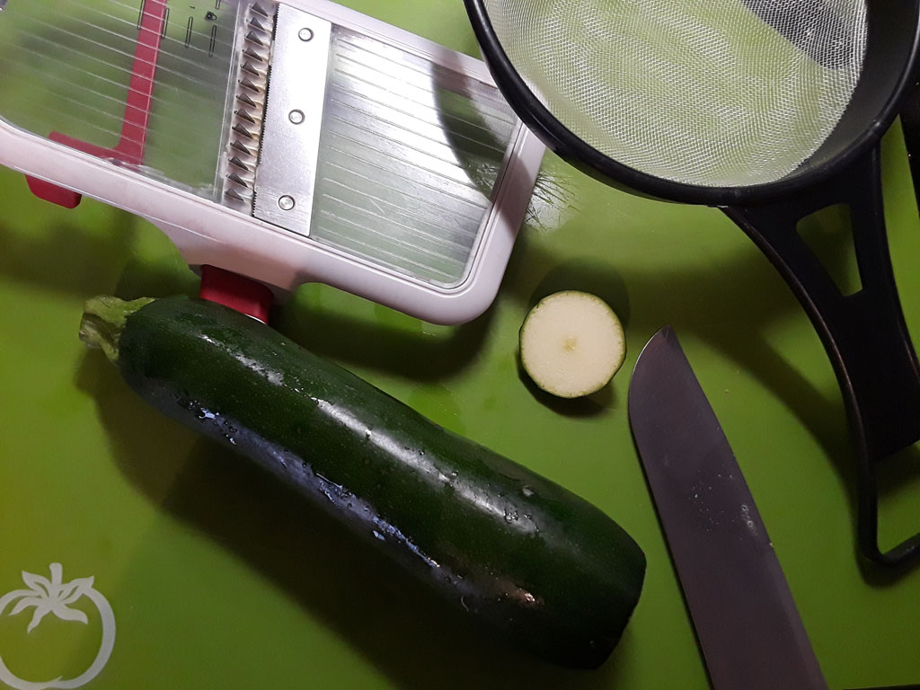 Tortilla-de-Zucchine-al-Horno-cortar Tortilla de Zucchini al Horno | Que Cocinar